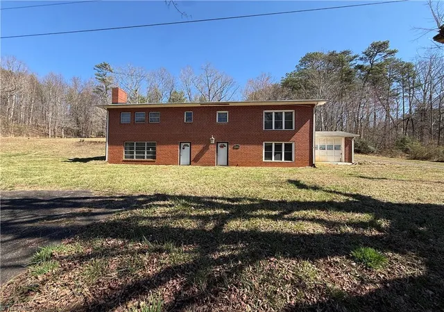 Homes for sale in Mount Airy, NC | 6222 Pine St, Mount Airy, NC 27030 | MLS# 1211876