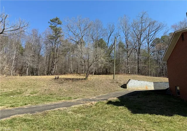 Homes for sale in Mount Airy, NC | 6222 Pine St, Mount Airy, NC 27030 | MLS# 1211876