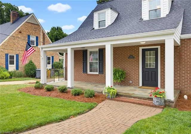Photo 3 of Sale Pending at 505 Salisbury St, Kernersville, NC 27284 | MLS# 1228769 | Listing updated on 2026-09-18