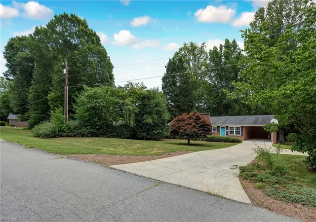 Homes for sale in Reidsville, NC | 134 Meadow Brook Rd, Reidsville, NC 27320 | MLS# 1226906
