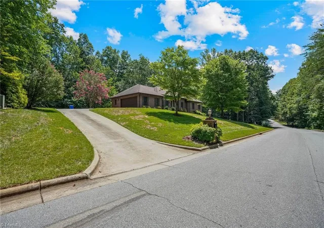 Photo 4 of Single family home for sale at 913 Colonial Hts, North Wilkesboro, NC 28659 | MLS# 1228037 | Listing updated on 2026-07-20