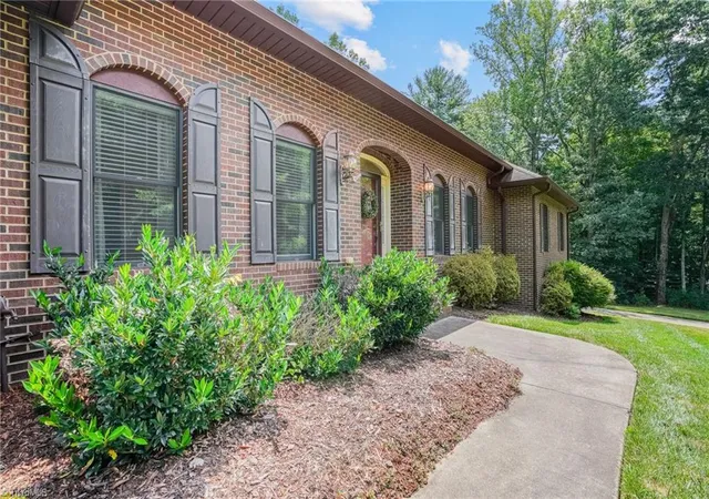 Photo 5 of Single family home for sale at 913 Colonial Hts, North Wilkesboro, NC 28659 | MLS# 1228037 | Listing updated on 2026-07-20