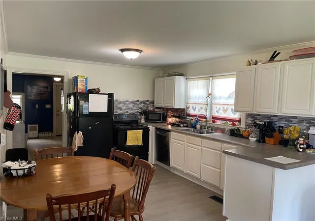 Photo 3 of Sale Pending at 152 Coble Cir, Lexington, NC 27295 | MLS# 1230568 | Listing updated on 2026-10-05