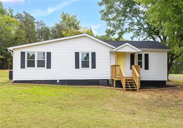 Photo 1 of Sale Pending at 3140 Us Hwy 158, Reidsville, NC 27320 | MLS# 1233893 | Listing updated on 2026-09-13
