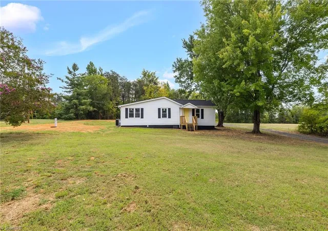 Photo 2 of Sale Pending at 3140 Us Hwy 158, Reidsville, NC 27320 | MLS# 1233893 | Listing updated on 2026-09-13