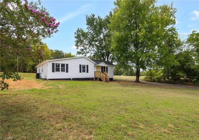 Photo 3 of Sale Pending at 3140 Us Hwy 158, Reidsville, NC 27320 | MLS# 1233893 | Listing updated on 2026-09-13