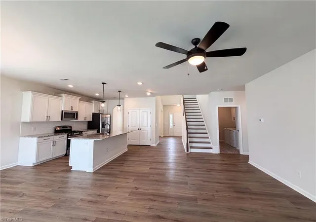 Photo 3 of Single family home for sale at 7463 Buckview Ct, Kernersville, NC 27284 | MLS# 1229299 | Listing updated on 2026-09-19