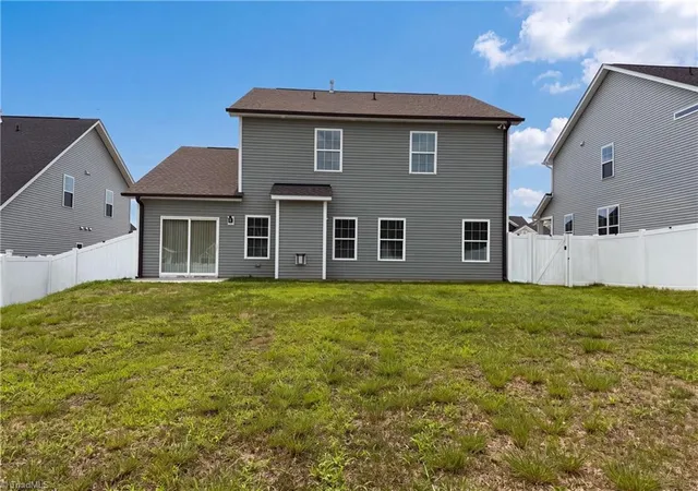Photo 4 of Single family home for sale at 7463 Buckview Ct, Kernersville, NC 27284 | MLS# 1229299 | Listing updated on 2026-09-19
