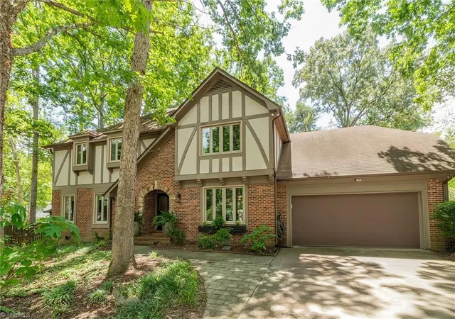 2nd image of 2014 La Vista Dr, High Point, NC 27265 | MLS# 1229296