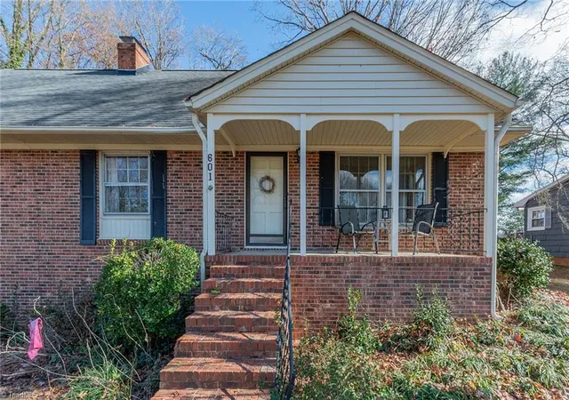 Photo 2 of Single family home for sale at 601 Longview Dr, Thomasville, NC 27360 | MLS# 1203845 | Listing updated on 2026-09-10