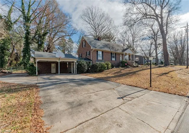 Photo 3 of Single family home for sale at 601 Longview Dr, Thomasville, NC 27360 | MLS# 1203845 | Listing updated on 2026-09-10