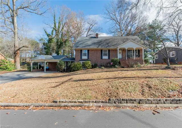 Photo 4 of Single family home for sale at 601 Longview Dr, Thomasville, NC 27360 | MLS# 1203845 | Listing updated on 2026-09-10