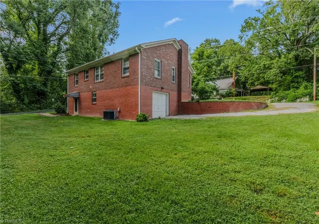 4th image of 208 Linville Rd, Mount Airy, NC 27030 | MLS# 1228384