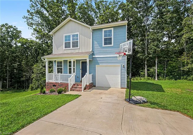 Photo 2 of Single family home for sale at 127 Brookview Ct, Mocksville, NC 27028 | MLS# 1231072 | Listing updated on 2026-08-22