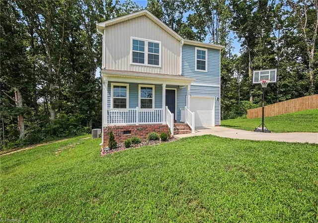 Photo 3 of Single family home for sale at 127 Brookview Ct, Mocksville, NC 27028 | MLS# 1231072 | Listing updated on 2026-08-22