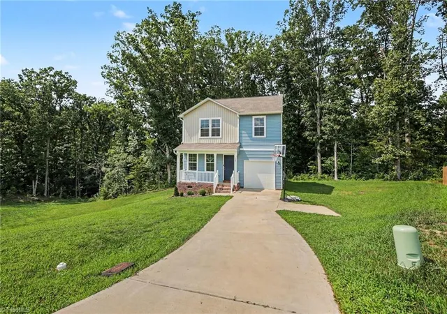 Photo 3 of Single family home for sale at 127 Brookview Ct, Mocksville, NC 27028 | MLS# 1231072 | Listing updated on 2026-08-22