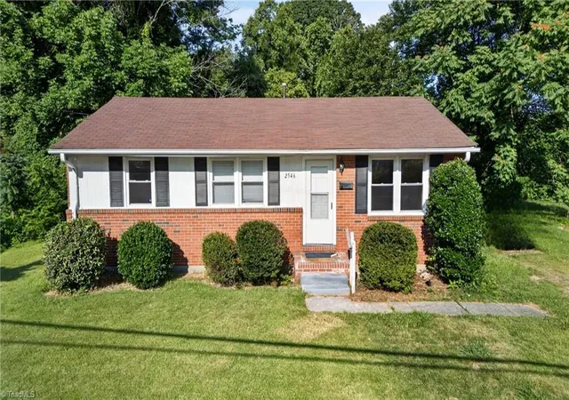 Photo 2 of Single family home for sale at 2546 Rosemary Dr, Winston Salem, NC 27105 | MLS# 1226620 | Listing updated on 2026-08-14