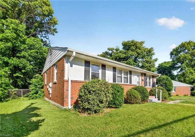 Photo 3 of Single family home for sale at 2546 Rosemary Dr, Winston Salem, NC 27105 | MLS# 1226620 | Listing updated on 2026-08-14