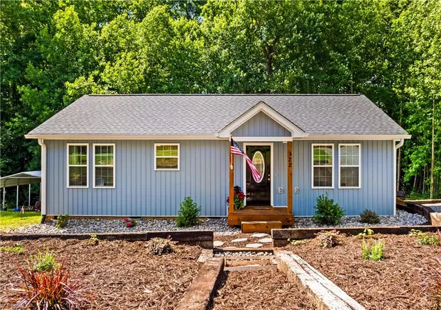 Homes for sale in Statesville, NC | 122 Yadkin River Rd, Statesville, NC 28625 | MLS# 1225916