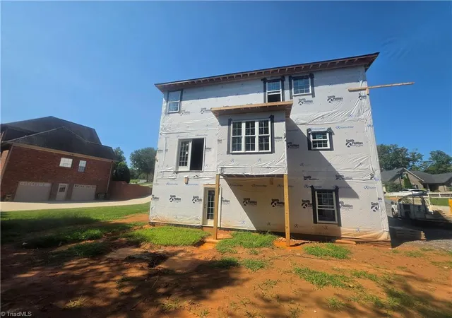 Photo 3 of Single family home for sale at 316 Scenic Dr, King, NC 27021 | MLS# 1233087 | Listing updated on 2026-08-26