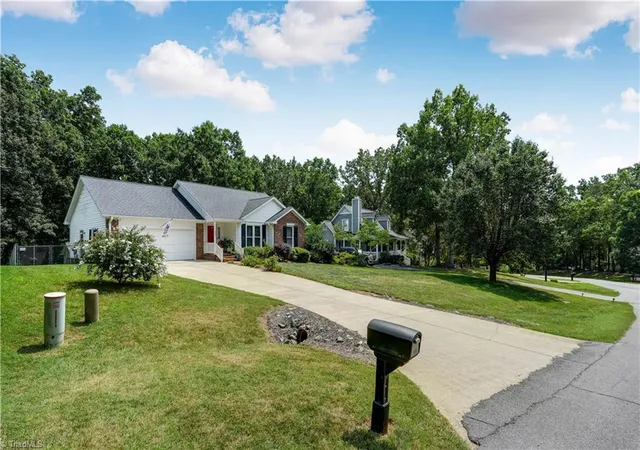 2nd image of 600 Creekridge Dr, Eden, NC 27288 | MLS# 1229644