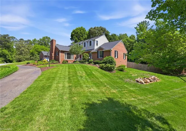 2nd image of 1300 Robin Hood Rd, High Point, NC 27262 | MLS# 1222655