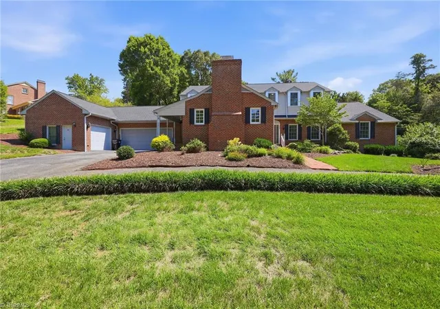 3rd image of 1300 Robin Hood Rd, High Point, NC 27262 | MLS# 1222655