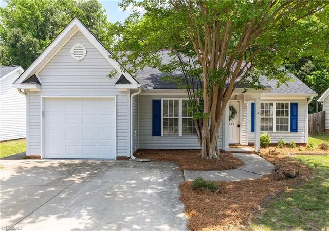 2nd image of 3925 Hickswood Forest Ct, High Point, NC 27265 | MLS# 1223235