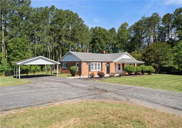 Homes for sale in Walnut Cove, NC | 1022 Us Hwy 311 S, Walnut Cove, NC 27052 | MLS# 1226115