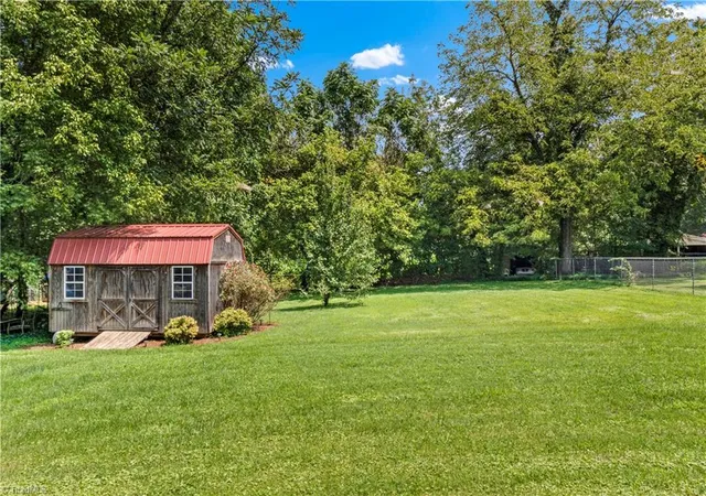 5th image of 510 Gillespie St, Dobson, NC 27017 | MLS# 1230658