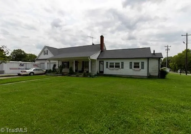 Photo 3 of Single family home for sale at 2609 Woodsdale St, Kannapolis, NC 28081 | MLS# 1229875 | Listing updated on 2026-08-03