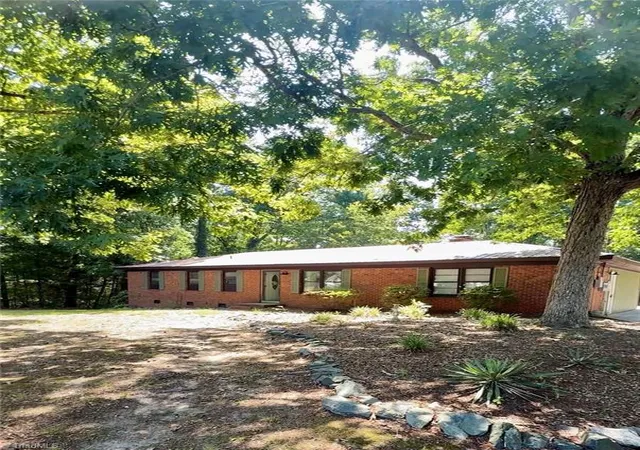 Photo 1 of Single family home for sale at 3622 Lower Lake Rd, Thomasville, NC 27360 | MLS# 1226081 | Listing updated on 2026-09-10