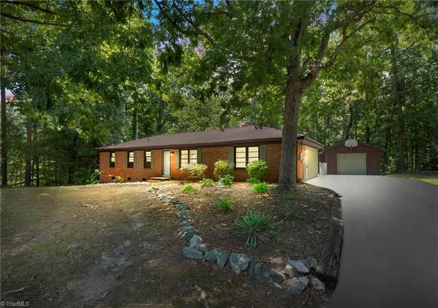 Photo 2 of Single family home for sale at 3622 Lower Lake Rd, Thomasville, NC 27360 | MLS# 1226081 | Listing updated on 2026-09-10