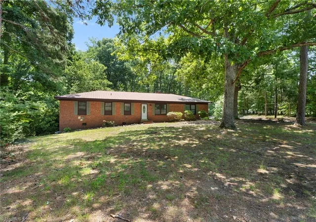 Photo 3 of Single family home for sale at 3622 Lower Lake Rd, Thomasville, NC 27360 | MLS# 1226081 | Listing updated on 2026-09-10