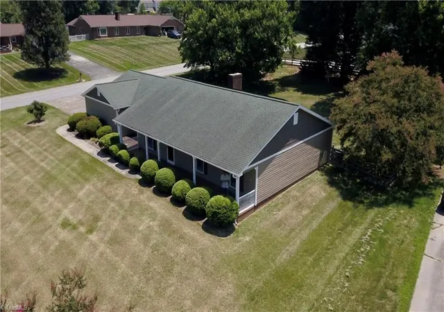 2nd image of 162 Rockford Rd, Kernersville, NC 27284 | MLS# 1226729