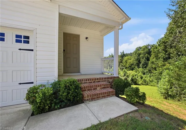 Photo 3 of Sale Pending at 181 Four Andrews Dr, Harmony, NC 28634 | MLS# 1233683 | Listing updated on 2026-09-15