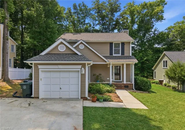 Photo 1 of Single family home for sale at 5 Thames Ct, Greensboro, NC 27455 | MLS# 1230954 | Listing updated on 2026-10-07
