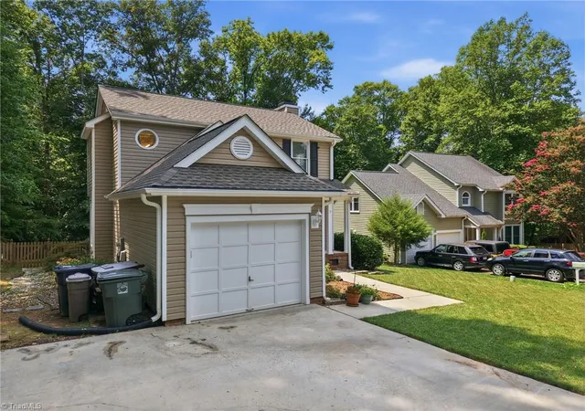 Photo 2 of Single family home for sale at 5 Thames Ct, Greensboro, NC 27455 | MLS# 1230954 | Listing updated on 2026-10-07