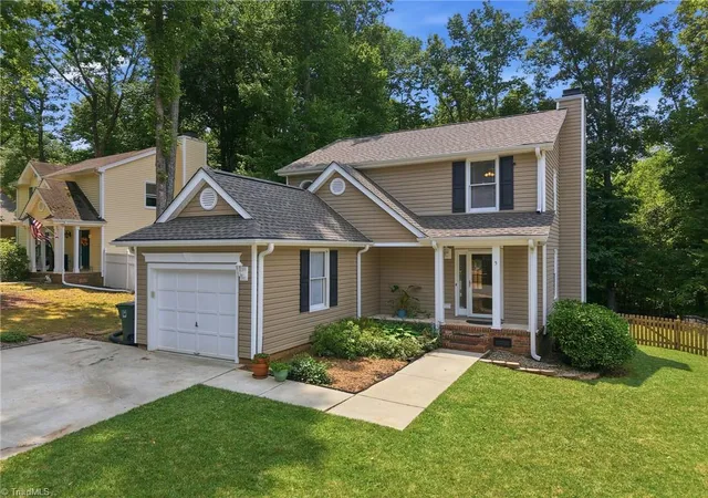 Photo 3 of Single family home for sale at 5 Thames Ct, Greensboro, NC 27455 | MLS# 1230954 | Listing updated on 2026-10-07