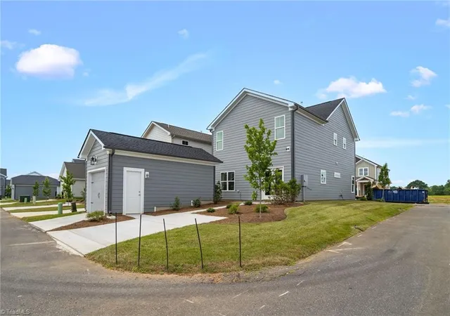 33rd image of 1647 Cross Village Ave, Kernersville, NC 27284 | MLS# 1218840