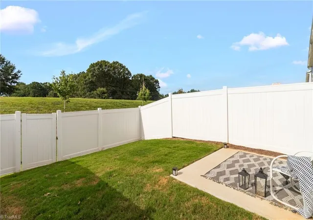 Photo 3 of Sale Pending at 1196 Evelynnview Ln, Kernersville, NC 27284 | MLS# 1229474 | Listing updated on 2026-09-16