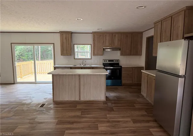 Photo 4 of Sale Pending at 330 Briar Crk Ests, Thomasville, NC 27360 | MLS# 1225713 | Listing updated on 2026-09-05