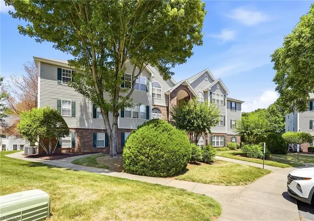 Photo 3 of Single family home for sale at 734 Scholastic Ct, Winston Salem, NC 27106 | MLS# 1224796 | Listing updated on 2026-09-22