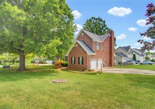 Photo 3 of Sale Pending at 1400 Kayla Cir, Kernersville, NC 27284 | MLS# 1231200 | Listing updated on 2026-08-31