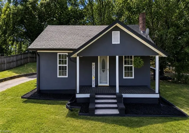 2nd image of 622 Franklin Rd, Mount Airy, NC 27030 | MLS# 1223637