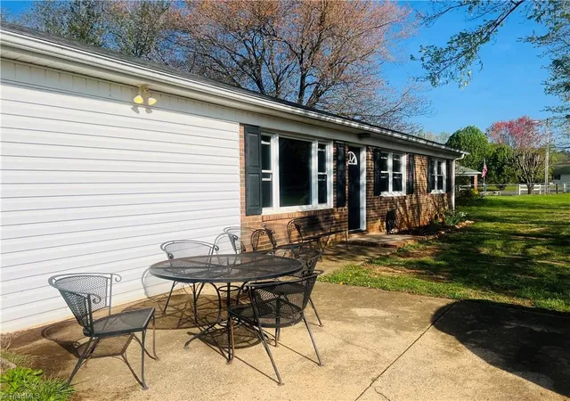 Homes for sale in Mount Airy, NC | 236 Badgett Ave, Mount Airy, NC 27030 | MLS# 1214688