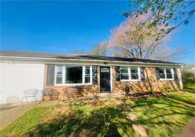 Homes for sale in Mount Airy, NC | 236 Badgett Ave, Mount Airy, NC 27030 | MLS# 1214688