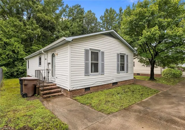 Photo 2 of Single family home for sale at 2036 Willow Rd, Greensboro, NC 27406 | MLS# 1205741 | Listing updated on 2026-09-22