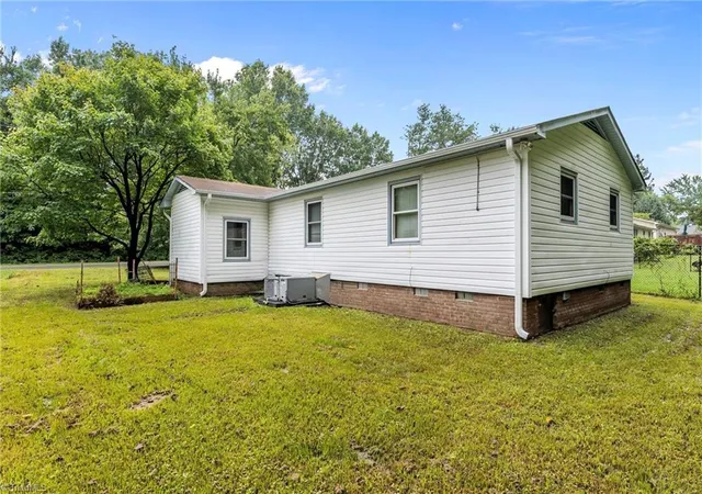 Photo 3 of Single family home for sale at 2036 Willow Rd, Greensboro, NC 27406 | MLS# 1205741 | Listing updated on 2026-09-22