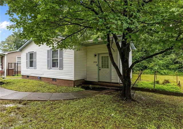 Photo 4 of Single family home for sale at 2036 Willow Rd, Greensboro, NC 27406 | MLS# 1205741 | Listing updated on 2026-09-22
